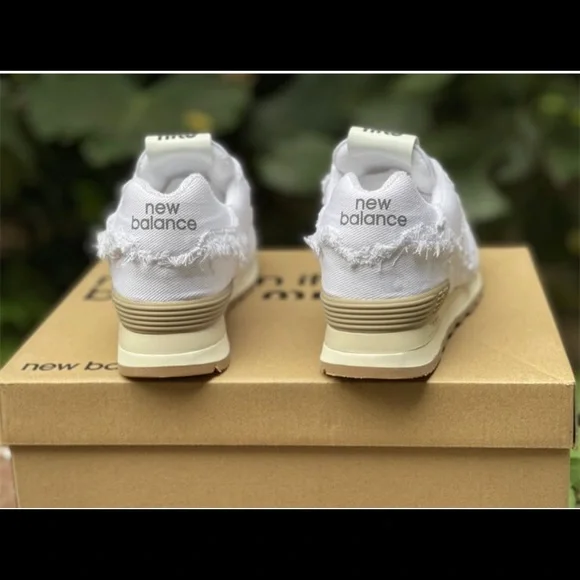 ☆関税込☆New Balance★(W) New Balance x Miu Miu 574 White★ Miu Miu x New Balance 574 Collaboration Reimagines the Past